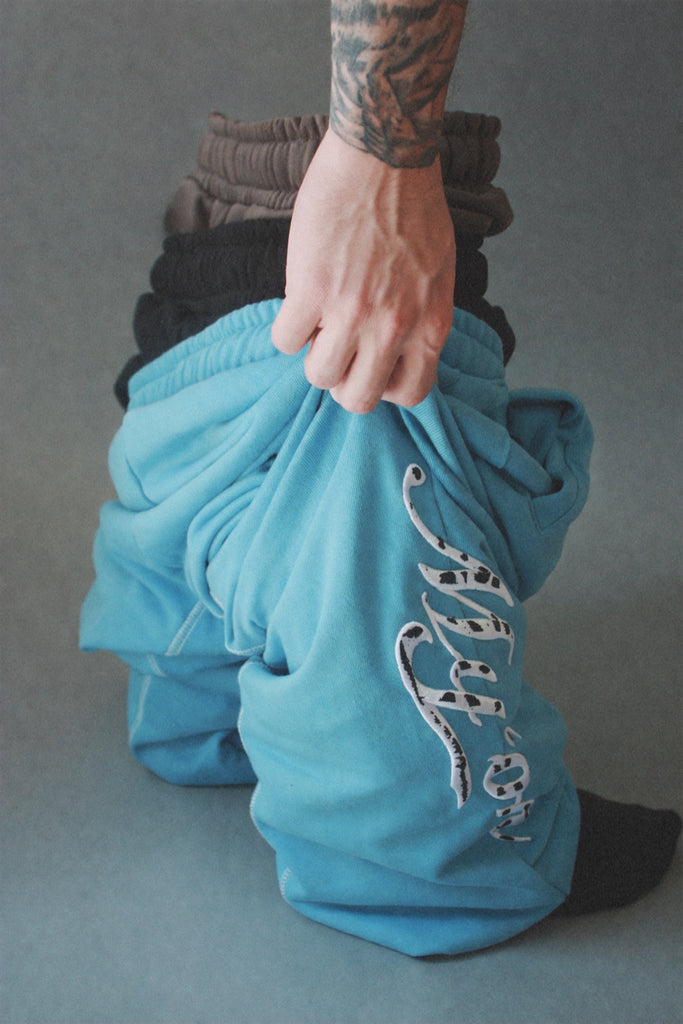 SMOKE GRAY ‘BLOOM’ SWEATS