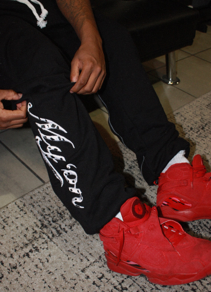 BLACK ‘BLOOM’ SWEATS